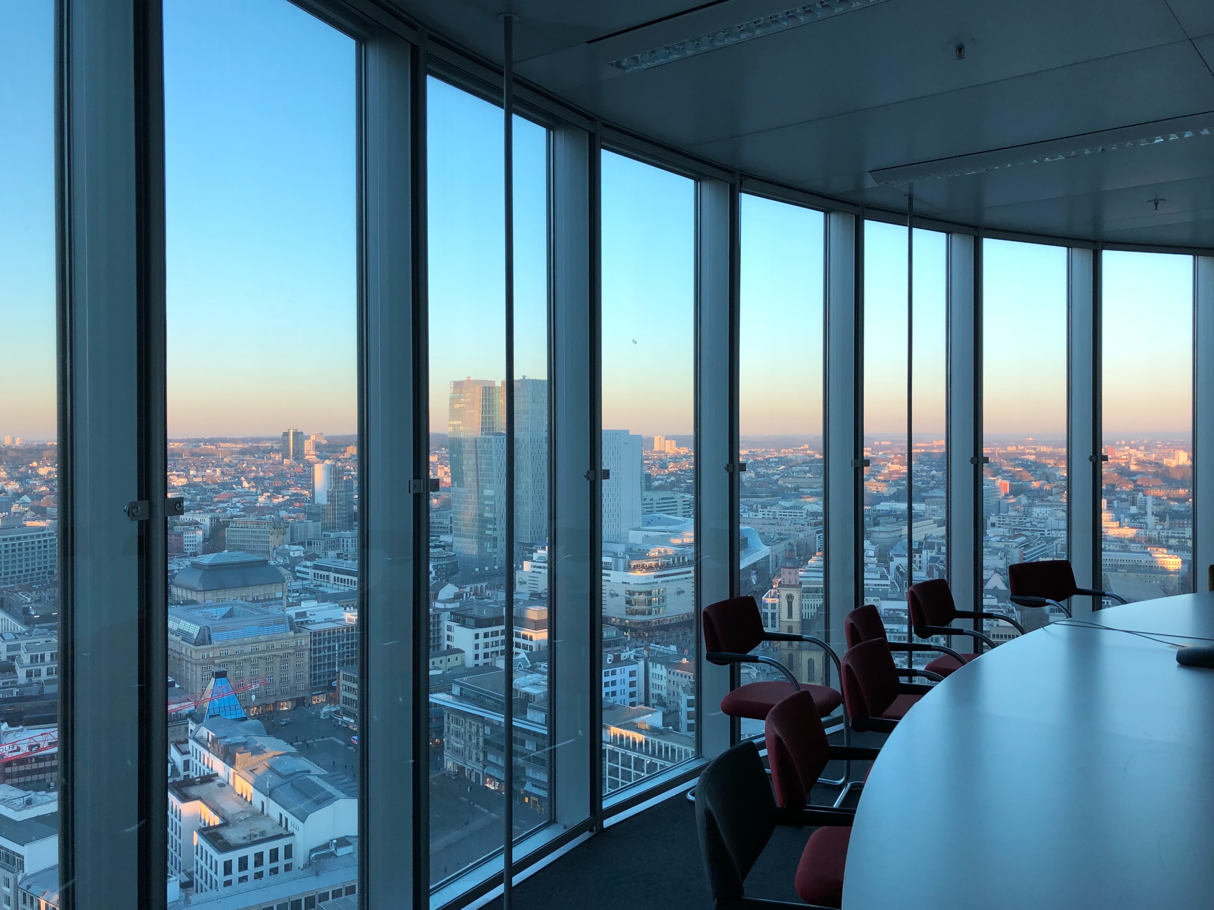 corporate best day to hold a meeting